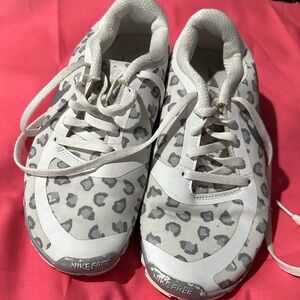 ‼️Last week for these to be on Posh‼️ Nike Free 5.0 size 7.5 still super cute on